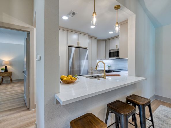 2829 Timmons Lane 120, Houston TX 77027