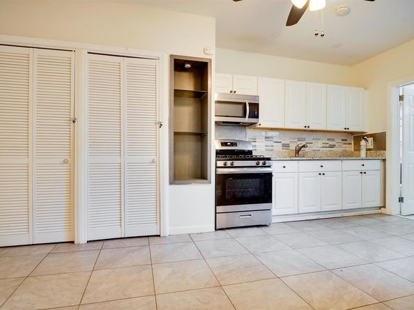 13 Meadow St, Bayonne NJ 07002