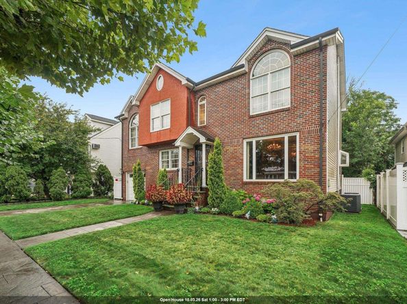 18 Gail Pl, Secaucus NJ 07094