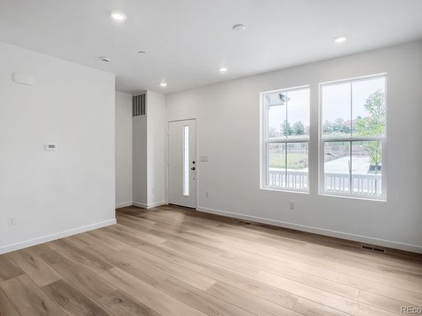 7675 S Mobile Way, Centennial CO 80016
