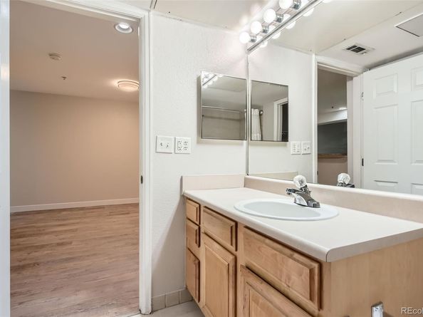 5201 S Fox Street 102, Littleton CO 80120