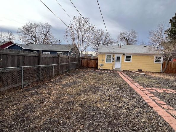 1616 Newark Street, Aurora CO 80010