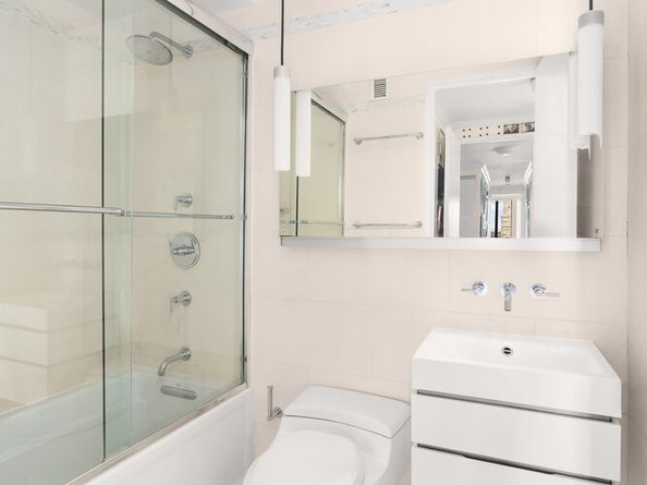 30 West 61st Street 21C, New York NY 10023