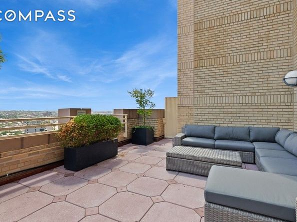 1 Hanson Place 16B, Brooklyn NY 11243