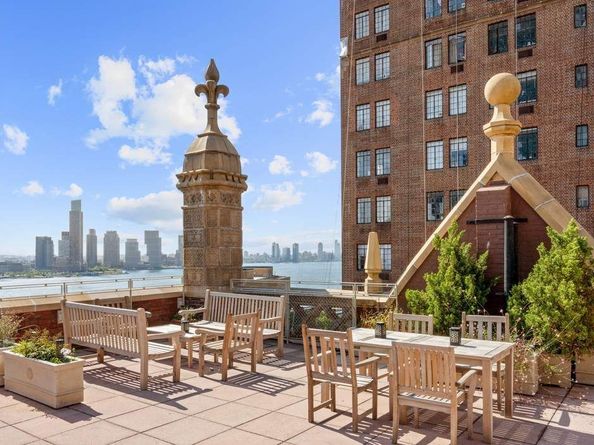 333 East 43rd Street 910, New York NY 10017
