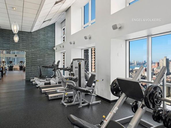 350 West 42nd Street 10D, New York NY 10036