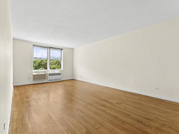46-01 39th Avenue 503, Queens NY 11104
