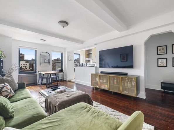 300 West 23rd Street 8G, New York NY 10011