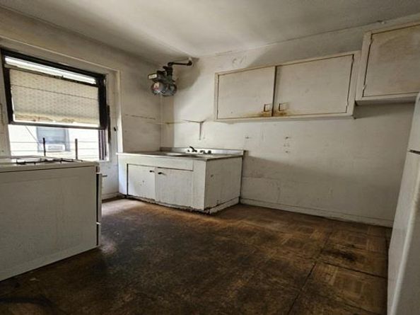 21-15 33rd Street 2C, Queens NY 11105