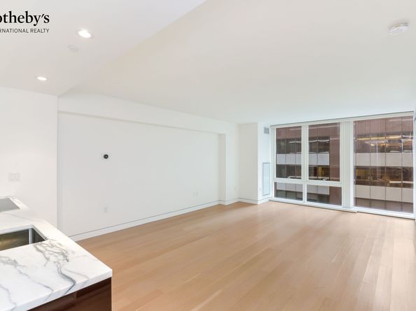 135 West 52nd Street 9C, New York NY 10019