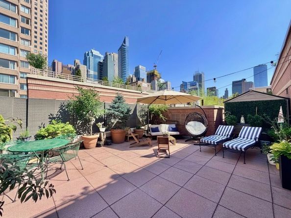 393 West 49th Street 5CC, New York NY 10019
