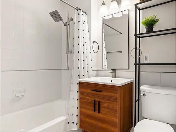 41-02 Queens Boulevard 4E, Queens NY 11104