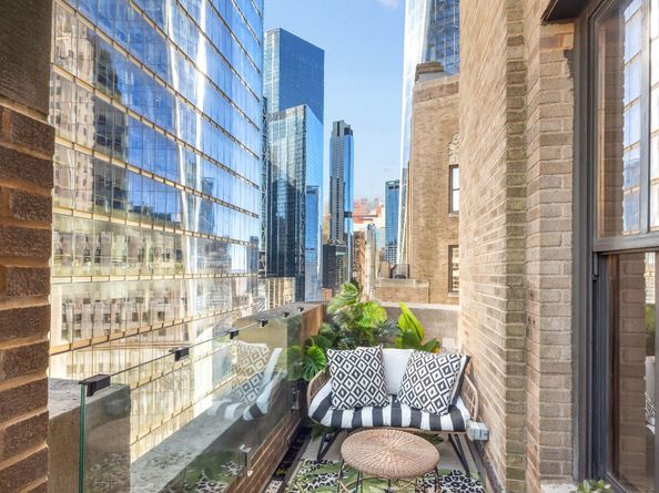 100 Barclay Street 16G, New York NY 10007