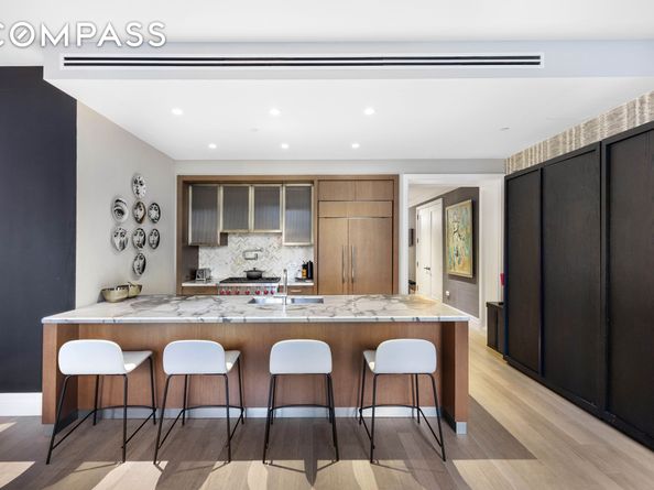 100 Barclay Street 16G, New York NY 10007
