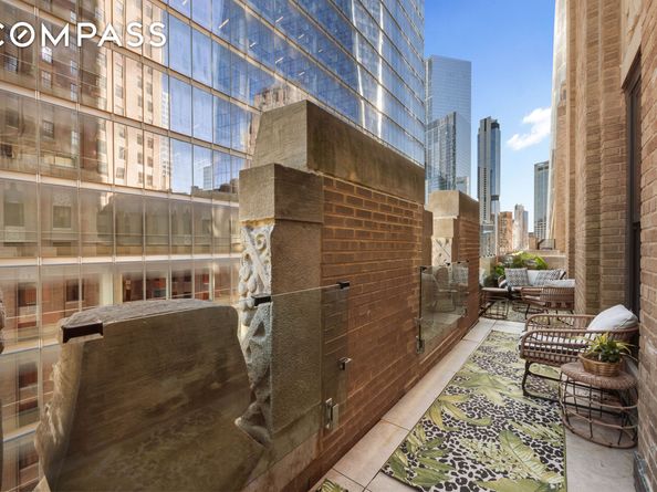 100 Barclay Street 16G, New York NY 10007