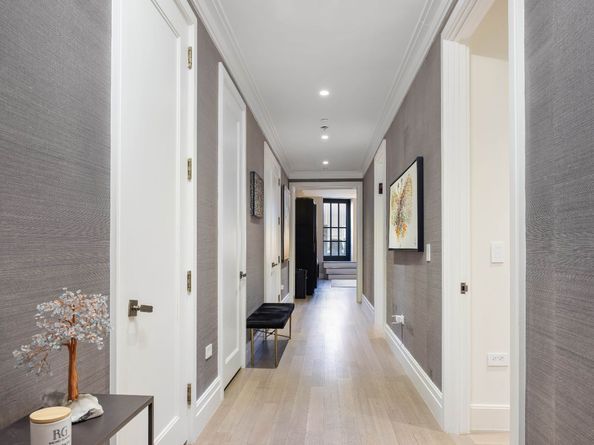 100 Barclay Street 16G, New York NY 10007