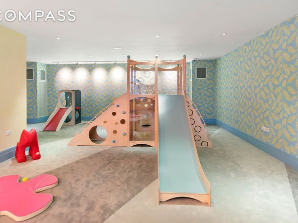 100 Barclay Street 16G, New York NY 10007