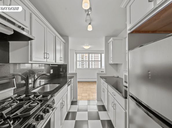 75 Henry Street 18J, Brooklyn NY 11201