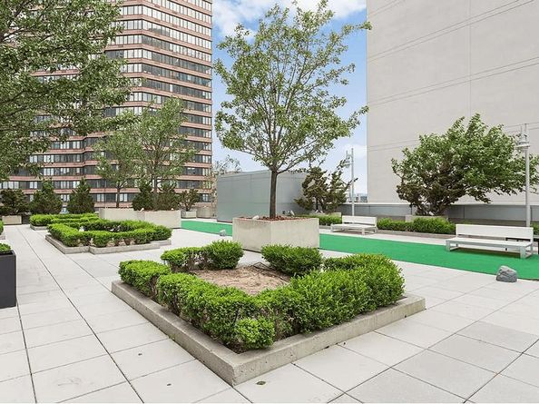 635 West 42nd Street 40F, New York NY 10036