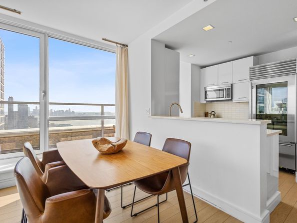 635 West 42nd Street 40F, New York NY 10036