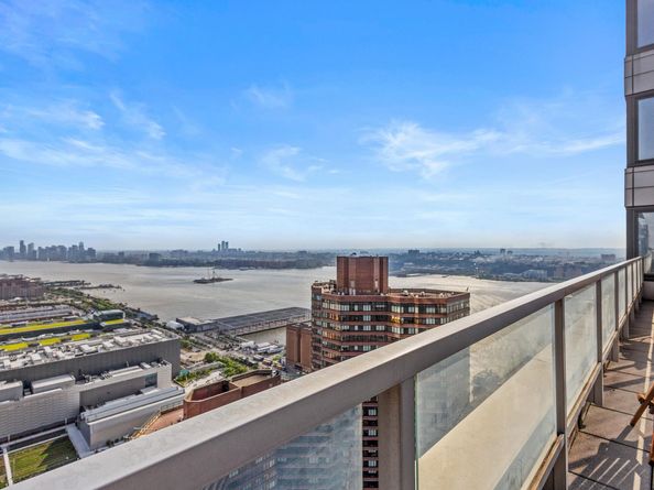 635 West 42nd Street 40F, New York NY 10036