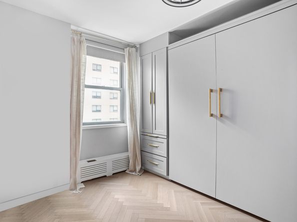 215 East 80th Street 6D, New York NY 10021