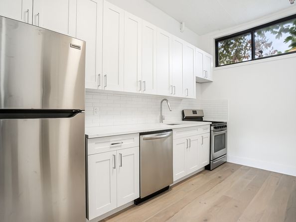 17 Thames Street, Brooklyn NY 11206