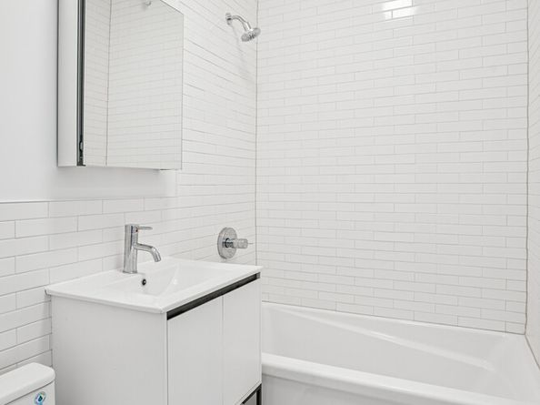 17 Thames Street, Brooklyn NY 11206