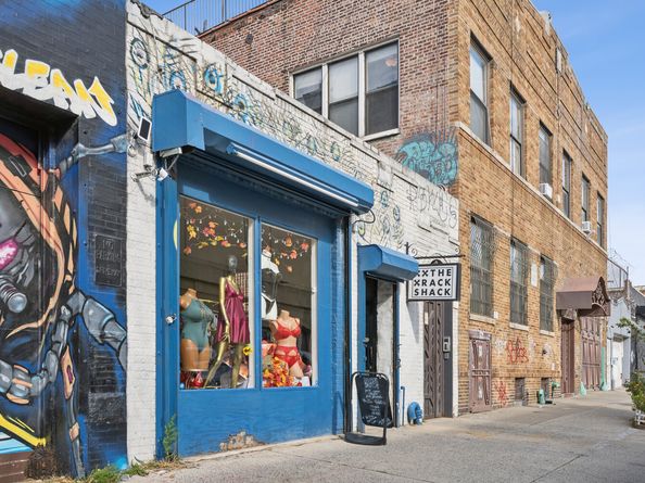 17 Thames Street, Brooklyn NY 11206