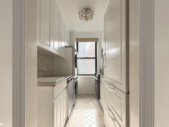 235 East 73rd Street 8D, New York NY 10021