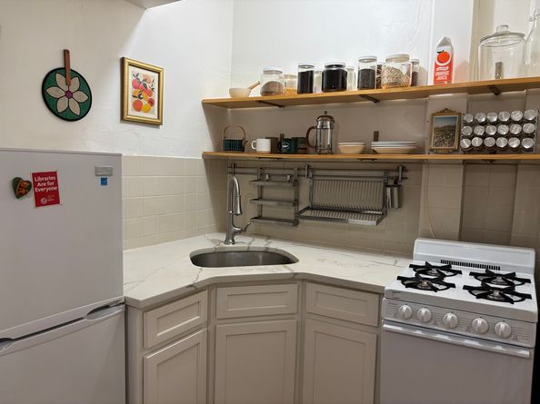 39-20 52nd Street 5E, Queens NY 11377