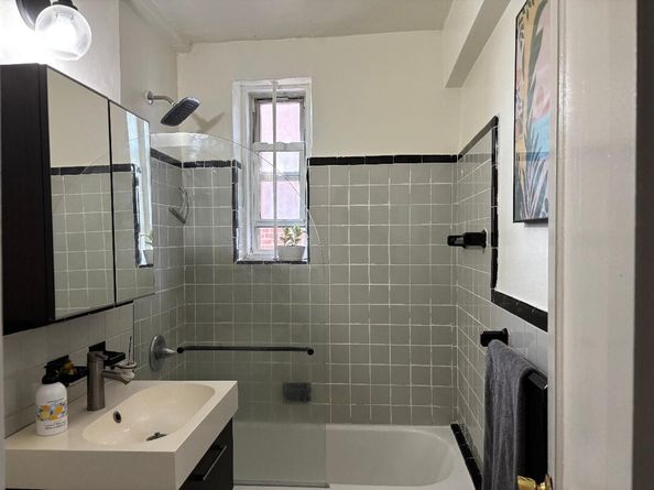 39-20 52nd Street 5E, Queens NY 11377