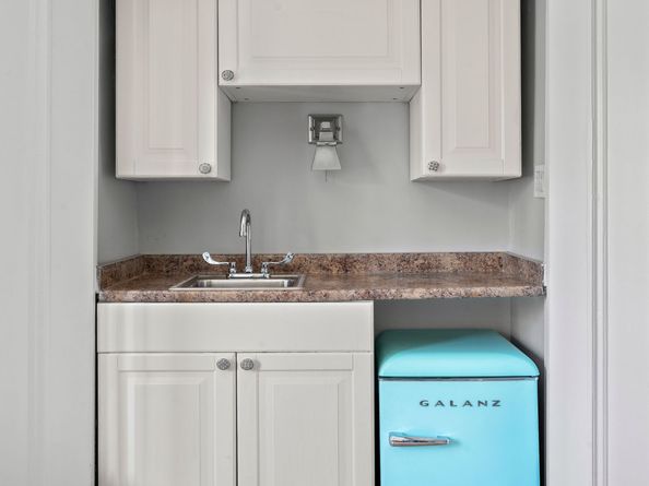 25 Tudor City Place 303, New York NY 10017