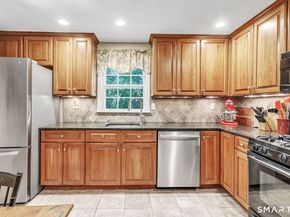 21 Overlook Place, Trumbull CT 06611