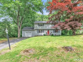 21 Overlook Place, Trumbull CT 06611