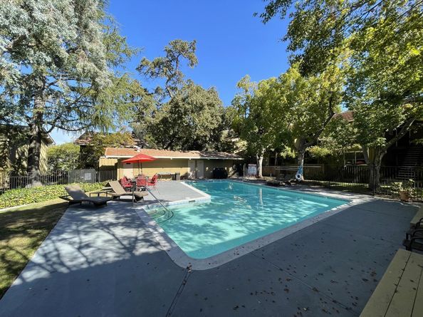 420 Alberto Way 5, Los Gatos CA 95032