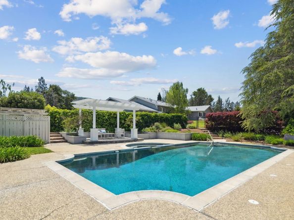 18561 Arbolado Way, Saratoga CA 95070