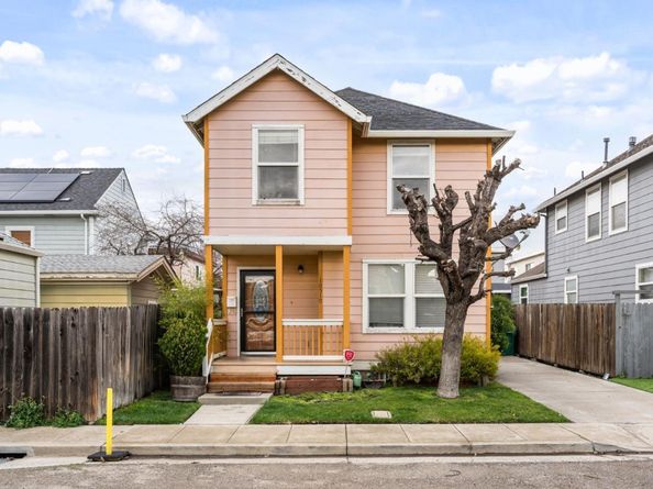 10510 East Court, Oakland CA 94603