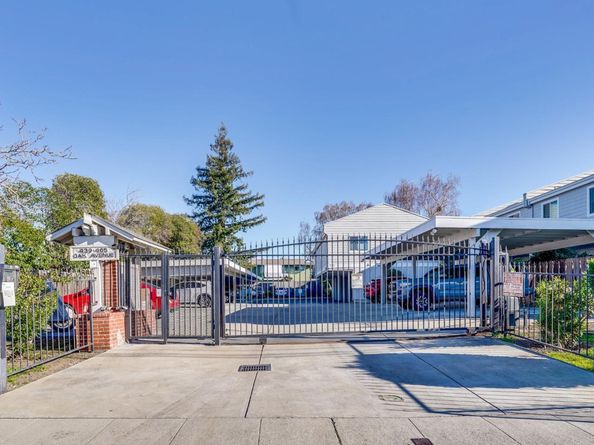 447 Oak Avenue, Redwood City CA 94061