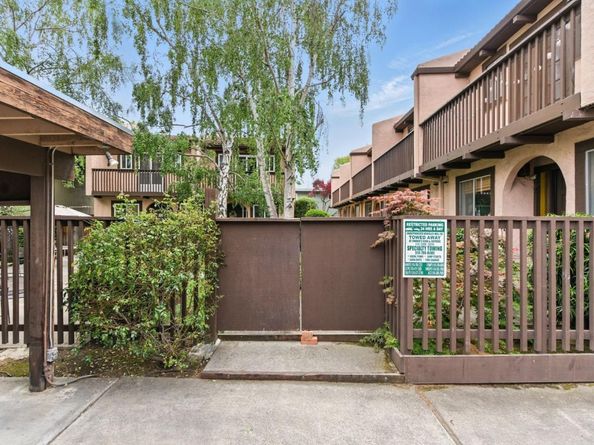 415 Oak Avenue, Redwood City CA 94061