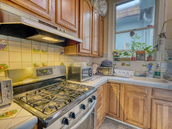 1887 Oakdale Avenue, San Francisco CA 94124