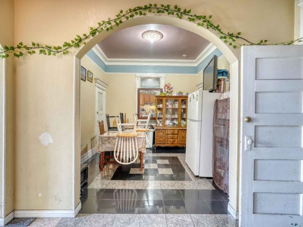 1887 Oakdale Avenue, San Francisco CA 94124