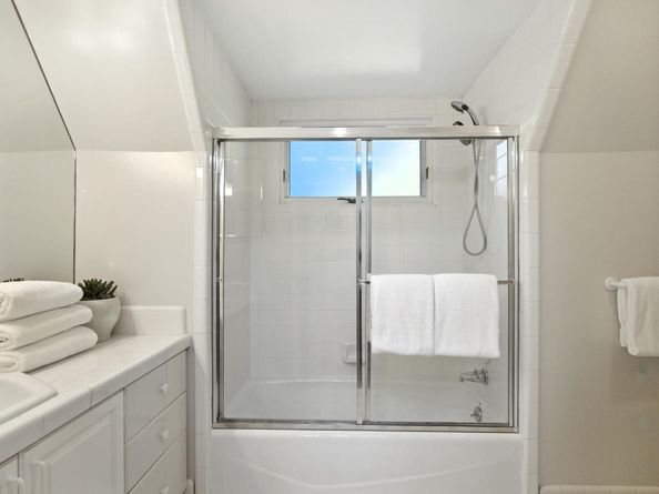 253 Seale Avenue, Palo Alto CA 94301