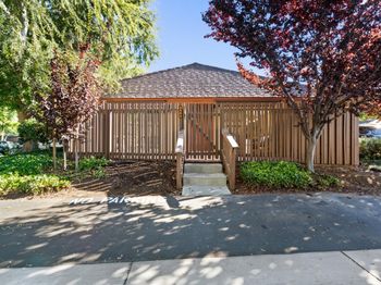 248 E Red Oak Drive