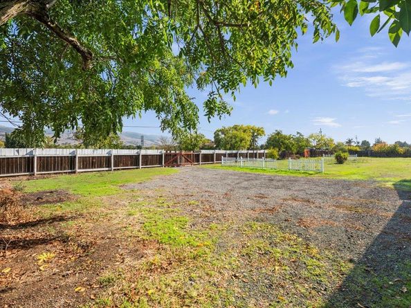 980 E Middle Avenue, San Martin CA 95046