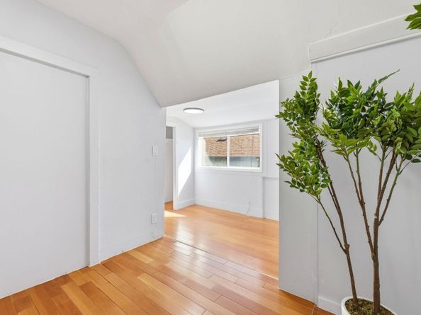 2504 E 24th Street, Oakland CA 94601