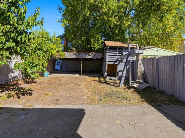 2504 E 24th Street, Oakland CA 94601