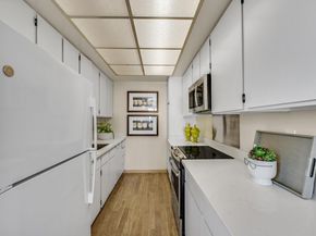 1515 Floribunda Avenue 302, Burlingame CA 94010