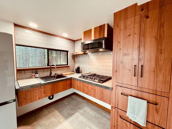 518 Container Way, Boulder Creek CA 95006