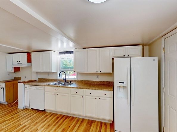 16 Thomas St, Fitchburg MA 01420